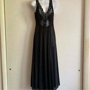 Vintage Vanity Fair Long Black Old Hollywood Full Slip Gown w Lace Detail, Sz M